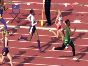 Benson's Maia Reynolds takes lead down the home stretch of 200 meter home 