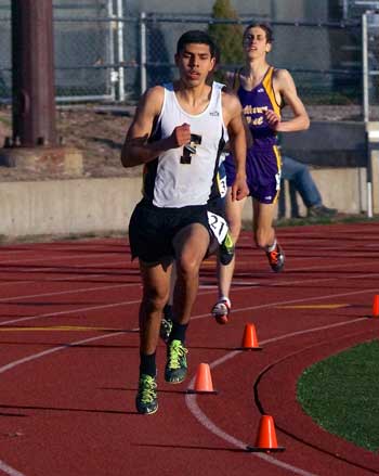 Danny Aldaba 1600m track photo